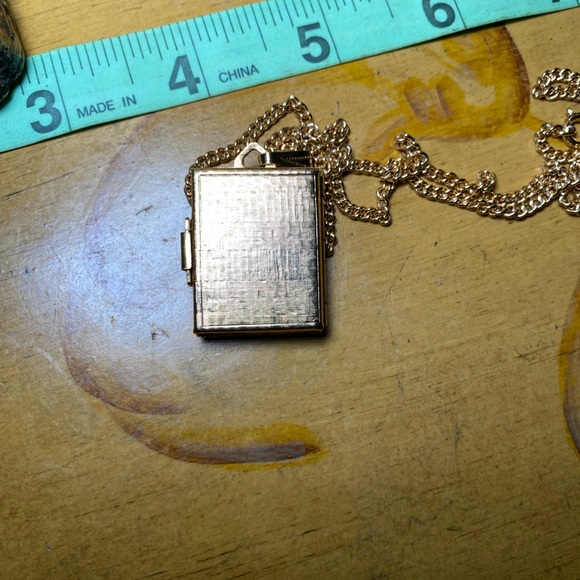 Vintage Locket Pendant Necklace - Picture 7 of 9